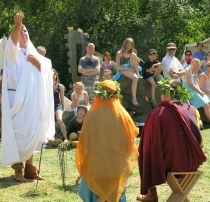 Vorführung des Vor-Opfers bei einer römischen Hochzeit (Römerfest, Mayen 2013)
