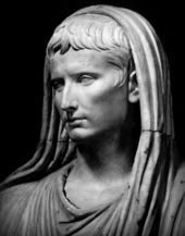 Augustus, capite velato